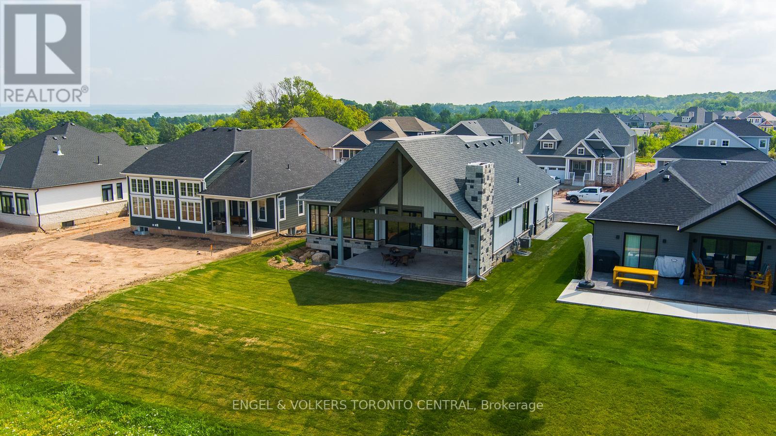 525 ALGONQUIN TR