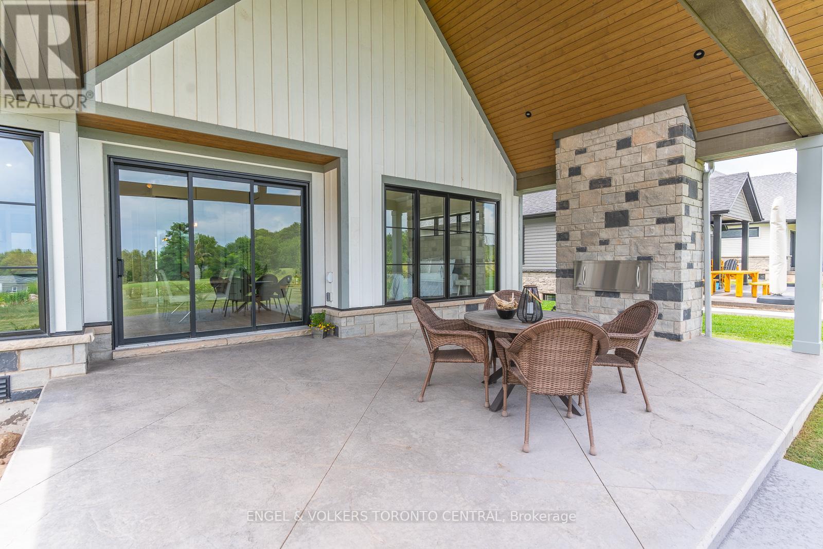 525 ALGONQUIN TR