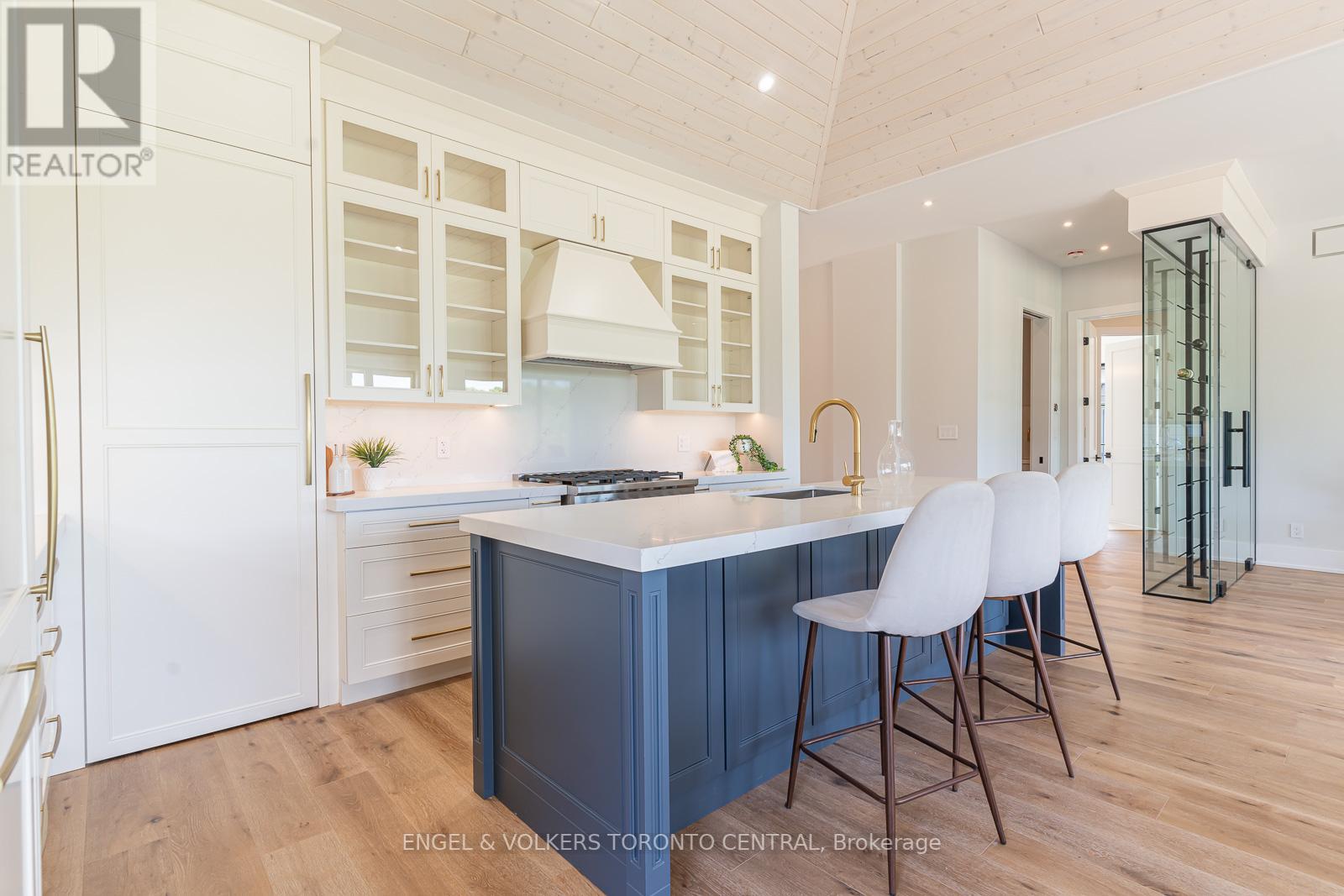 525 ALGONQUIN TR