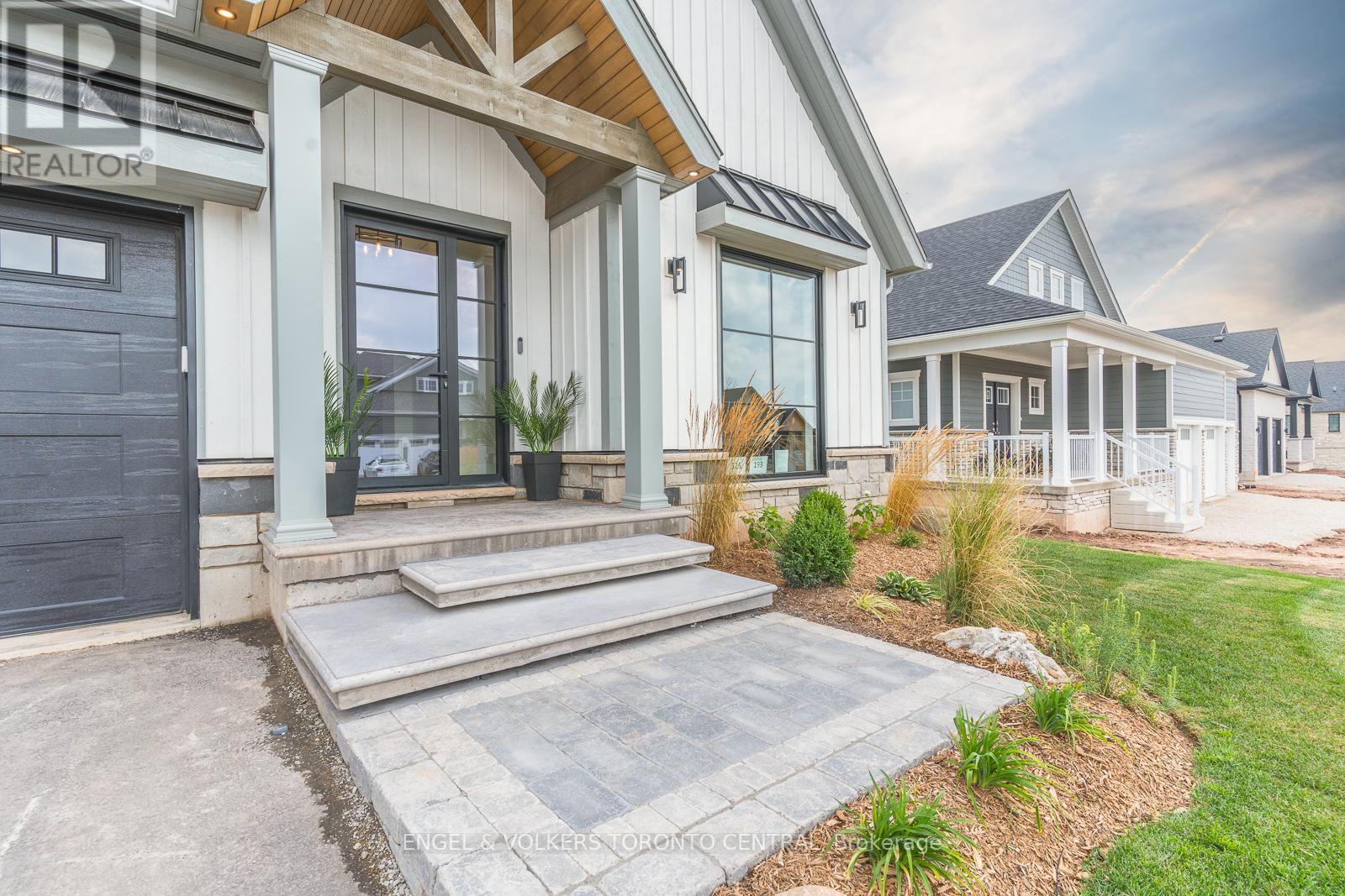 525 ALGONQUIN TR