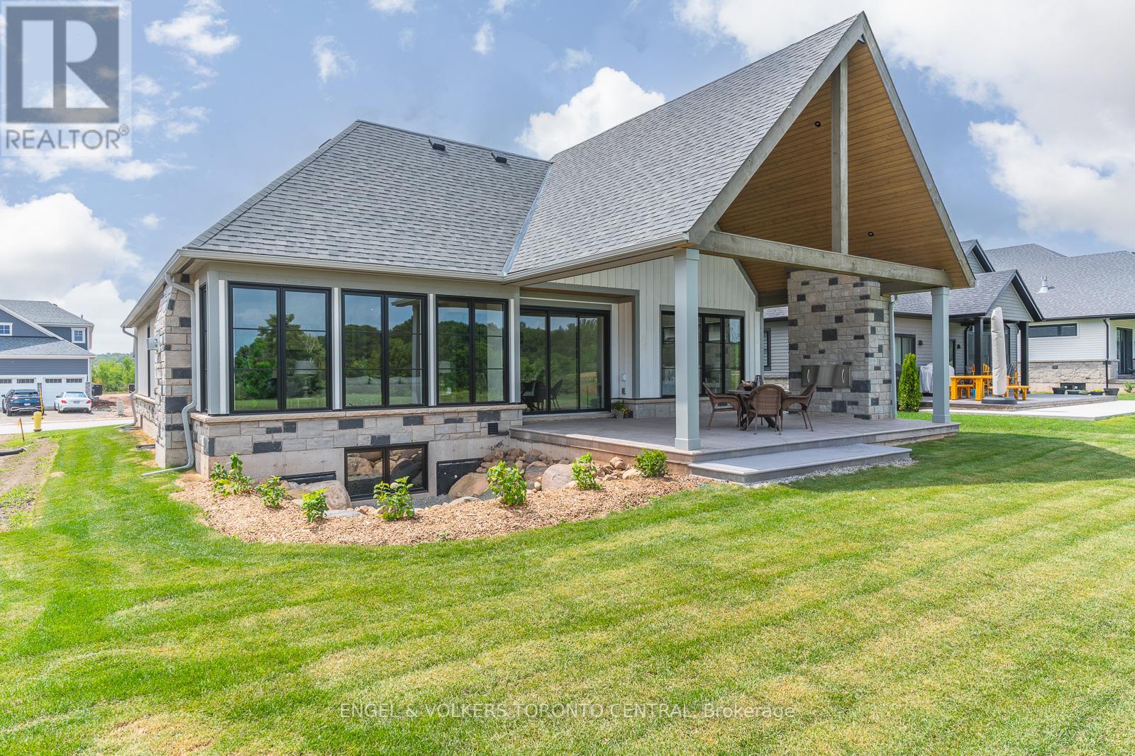 525 ALGONQUIN TR