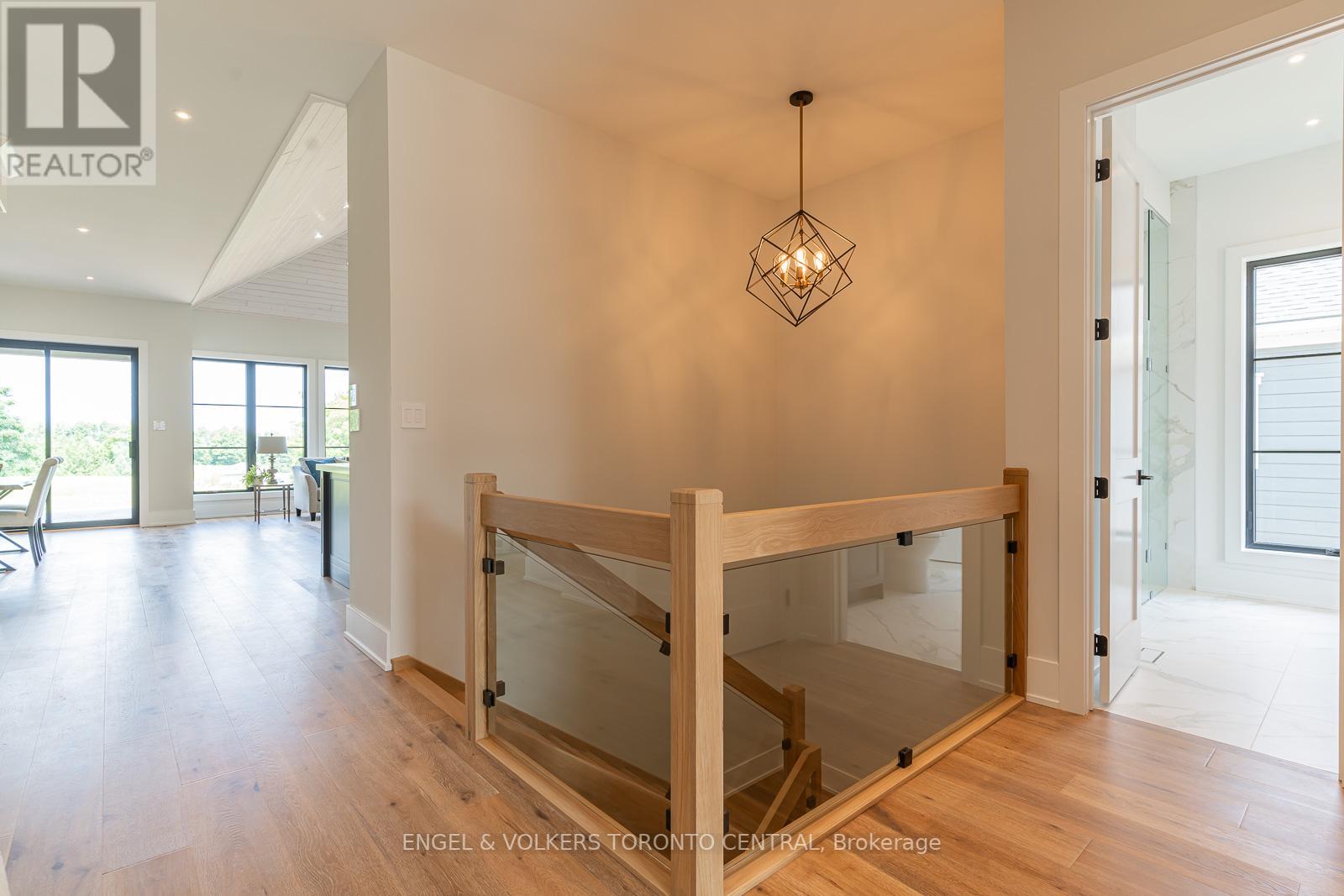 525 ALGONQUIN TR