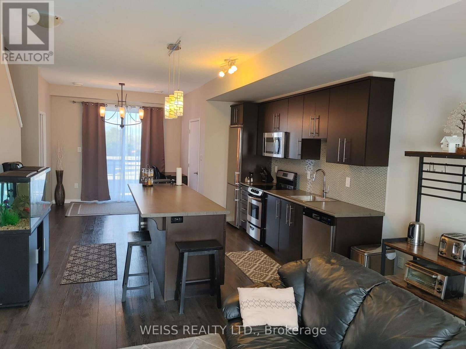 #18 -510 NORTH SERVICE RD, #18