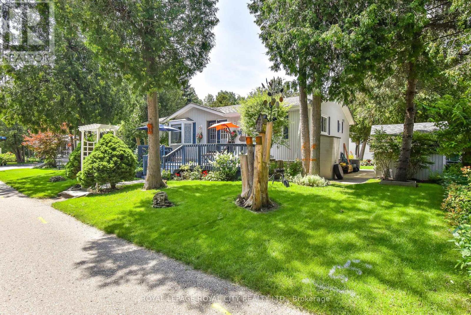 11 SPRUCE AVE