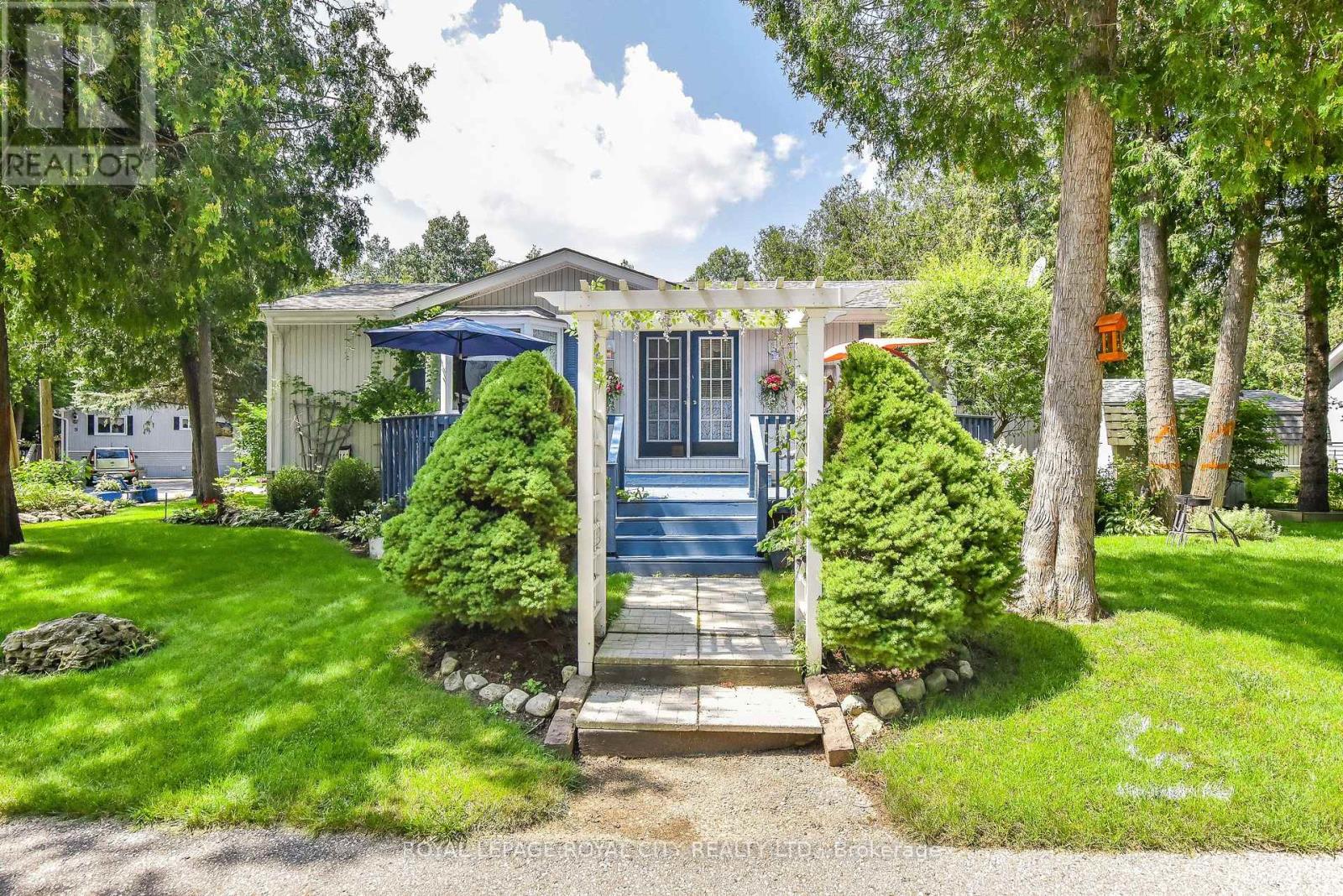 11 SPRUCE AVE
