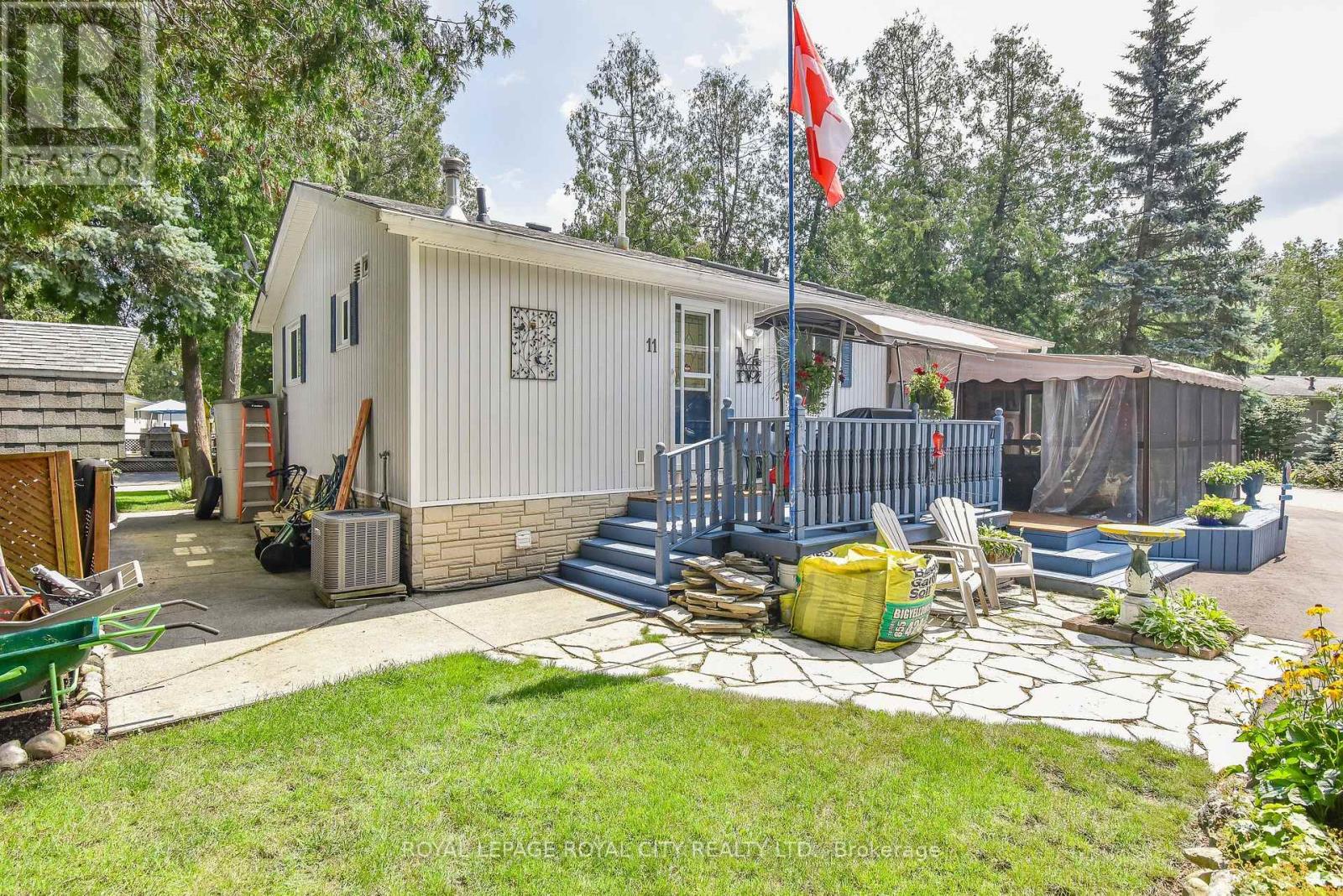 11 SPRUCE AVE