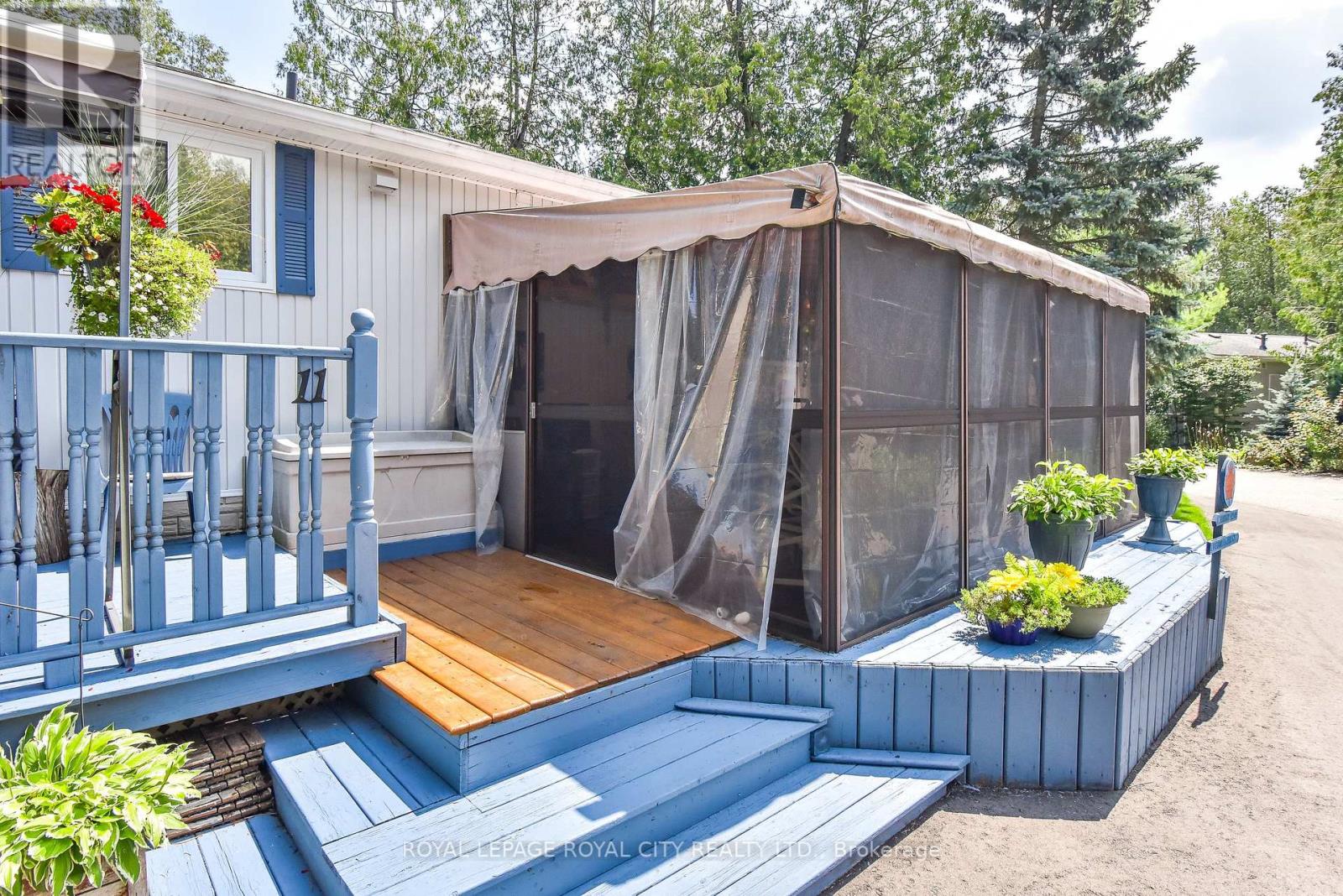 11 SPRUCE AVE