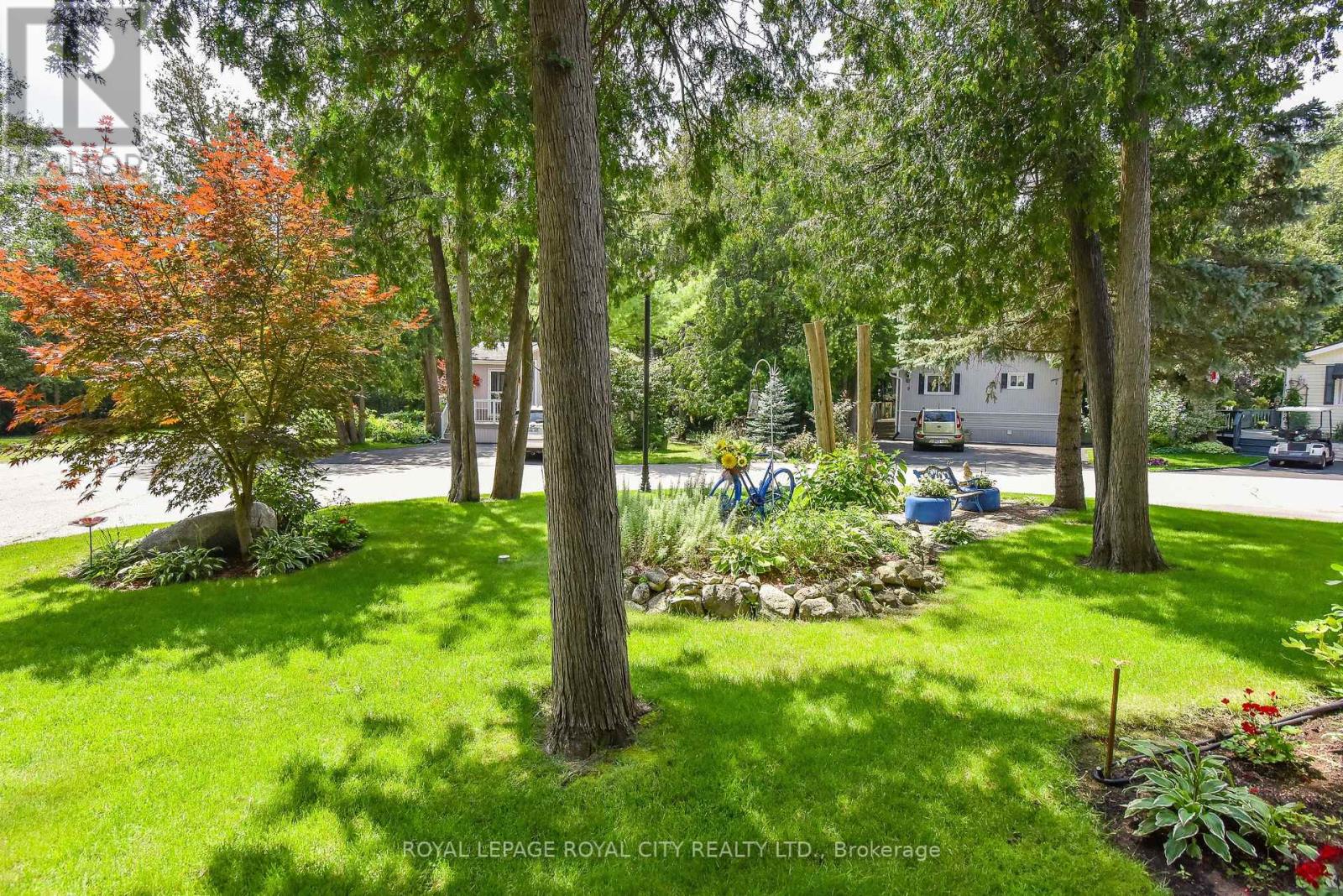 11 SPRUCE AVE