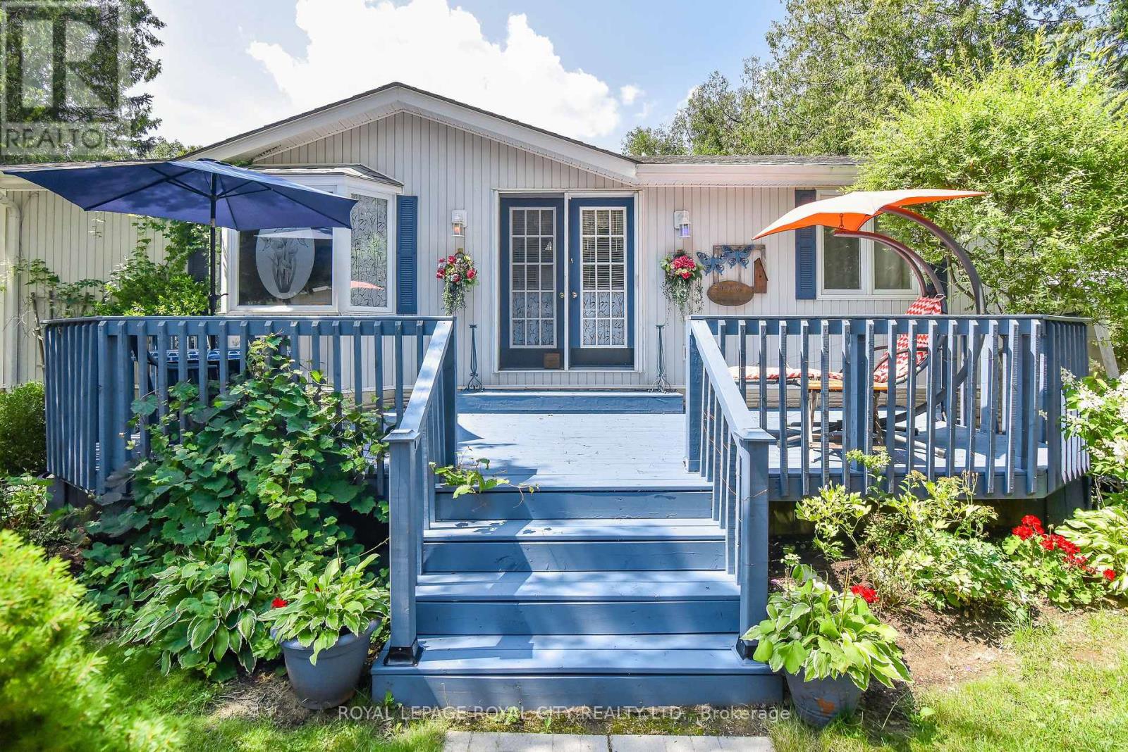 11 SPRUCE AVE
