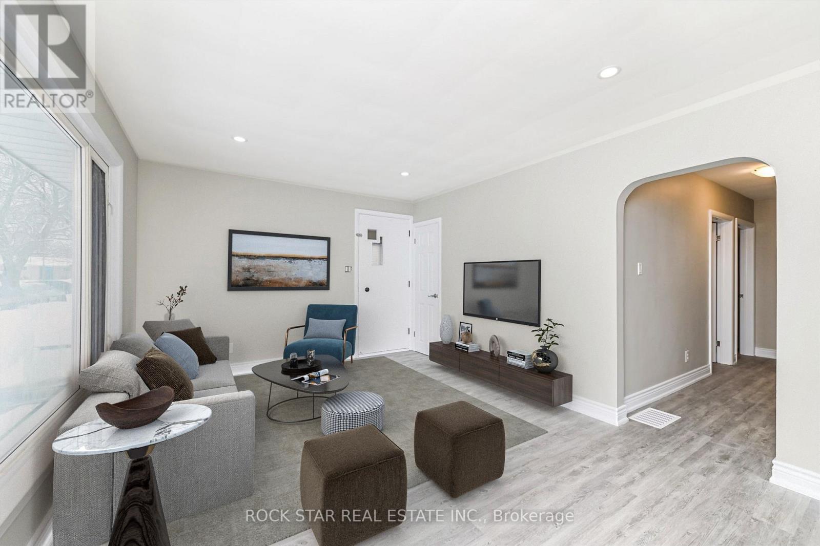 39 SMITH CRES
