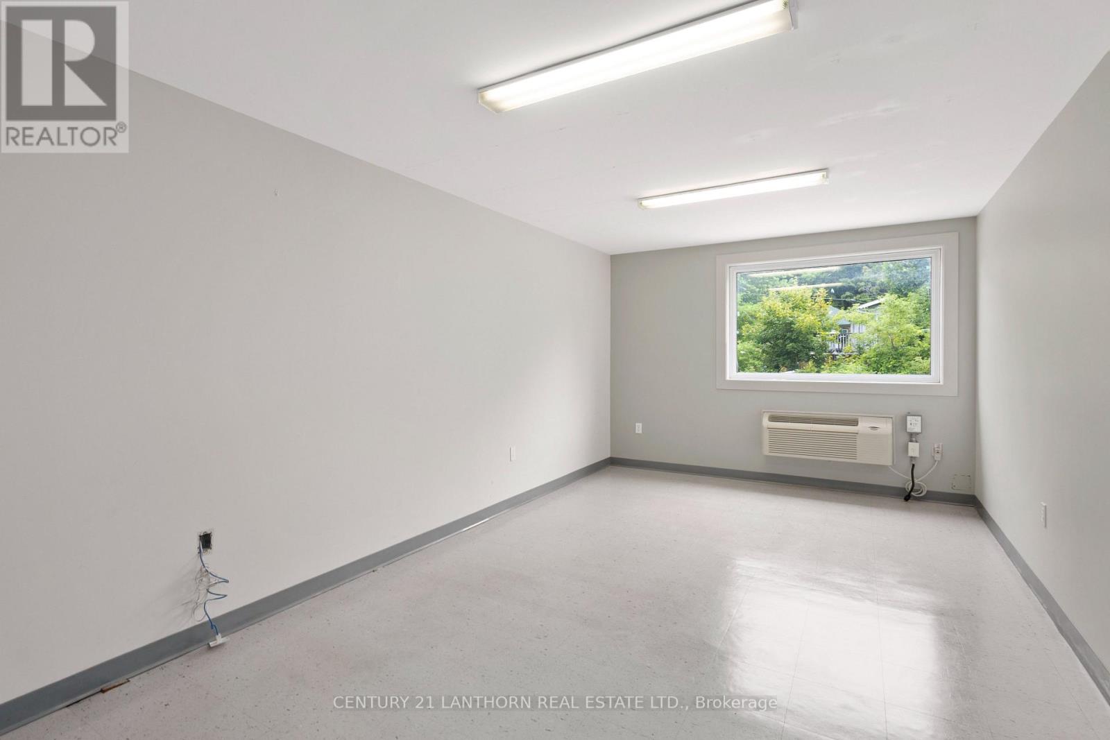 #113 -35 BRIDGE ST, #113