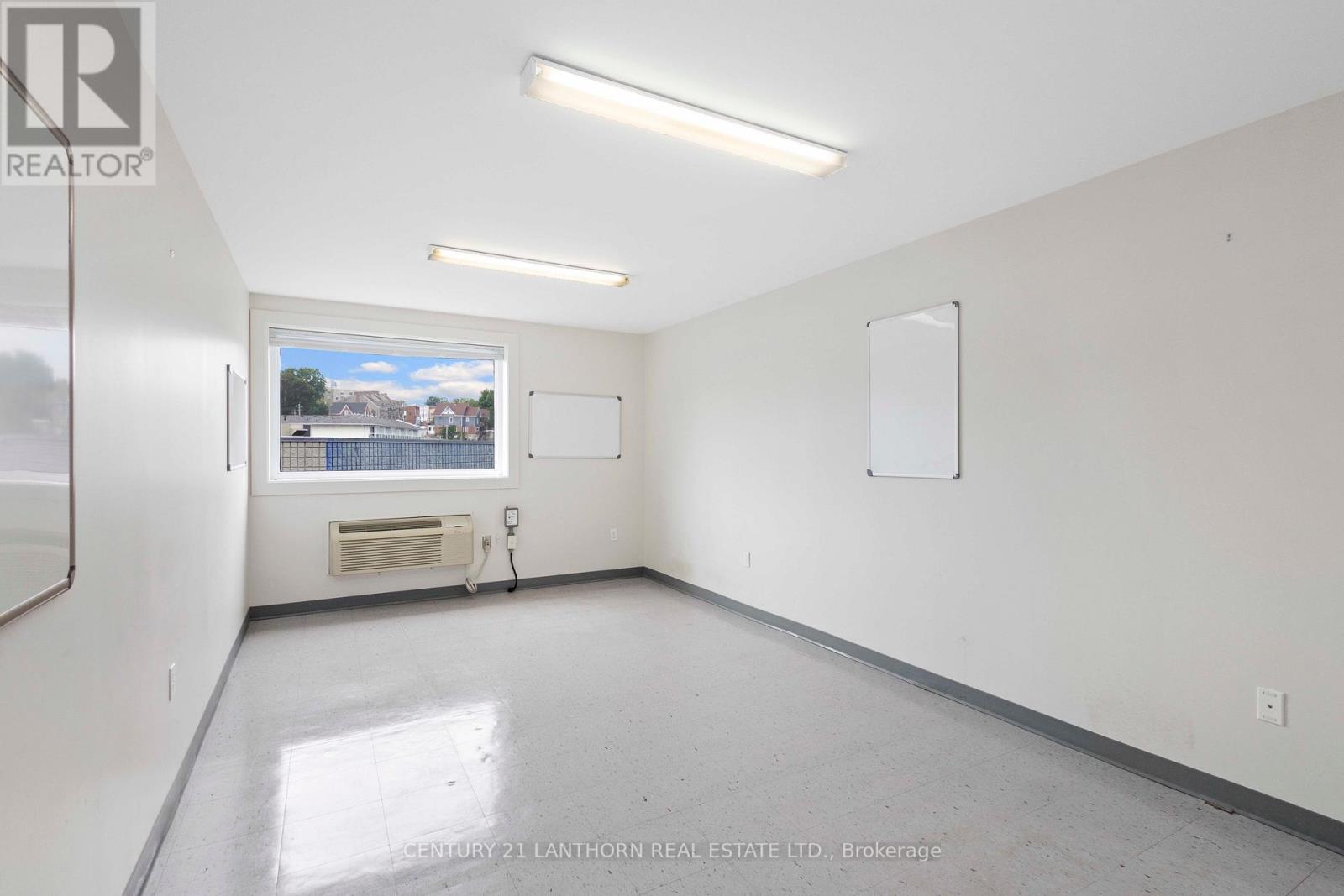 #208 -35 BRIDGE ST, #208
