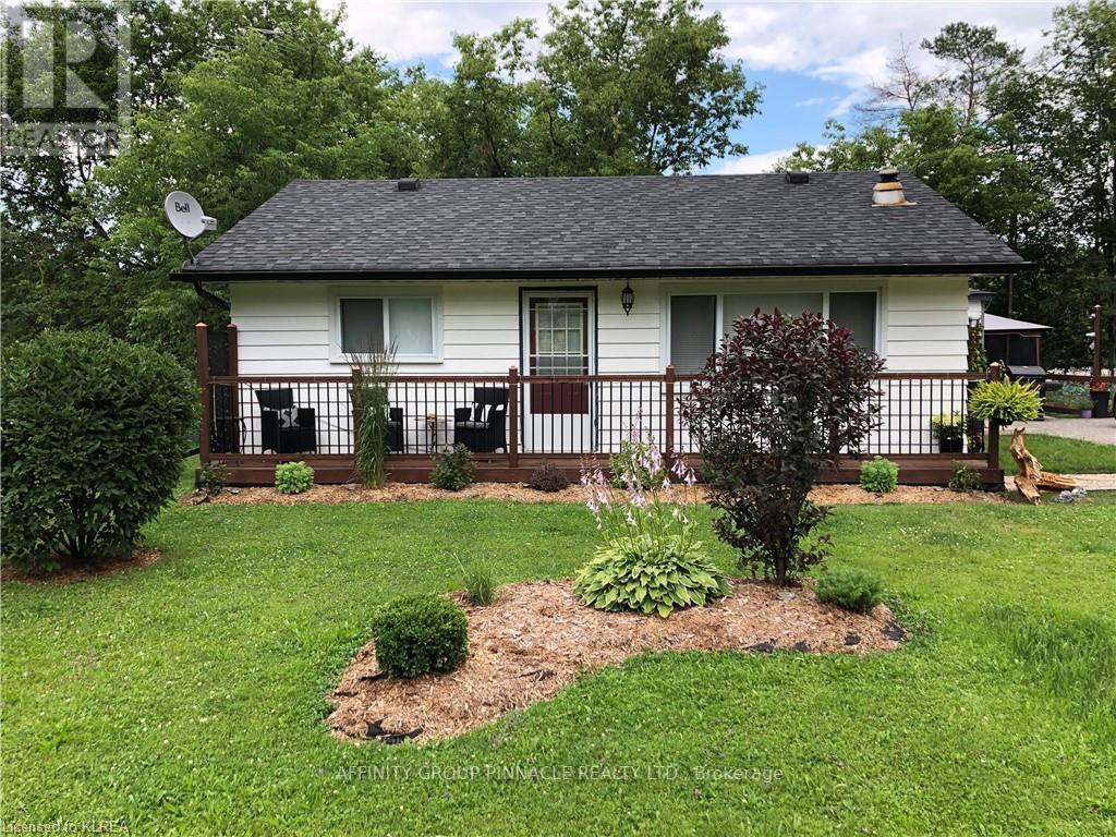 6 DICKSON ST