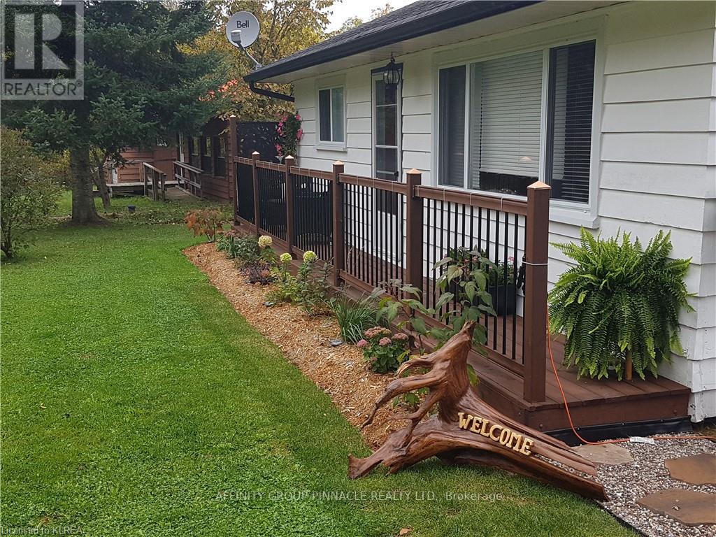 6 DICKSON ST