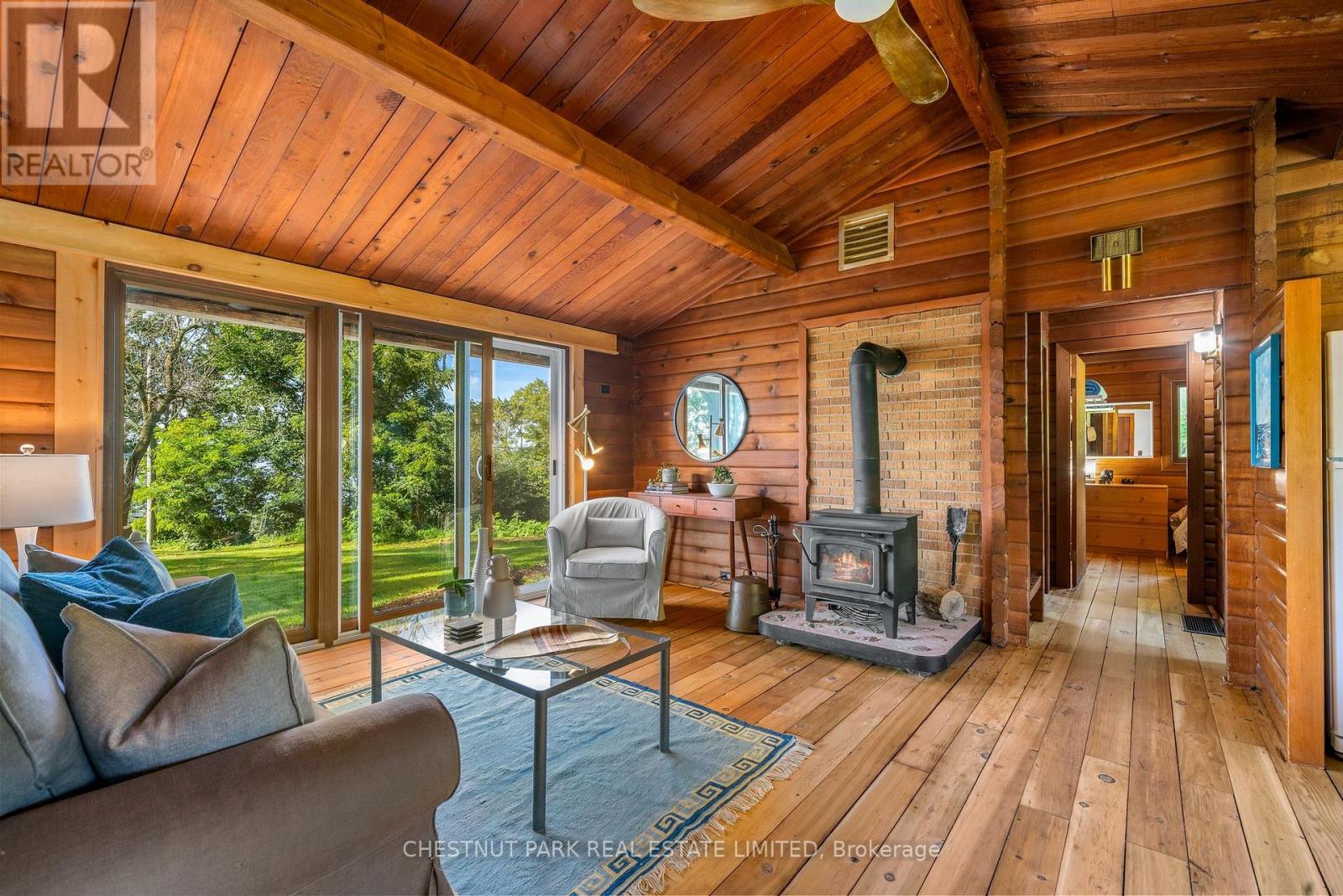 946 LAKESIDE DR