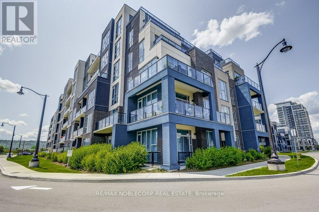 #442 -16 CONCORD PL, #442