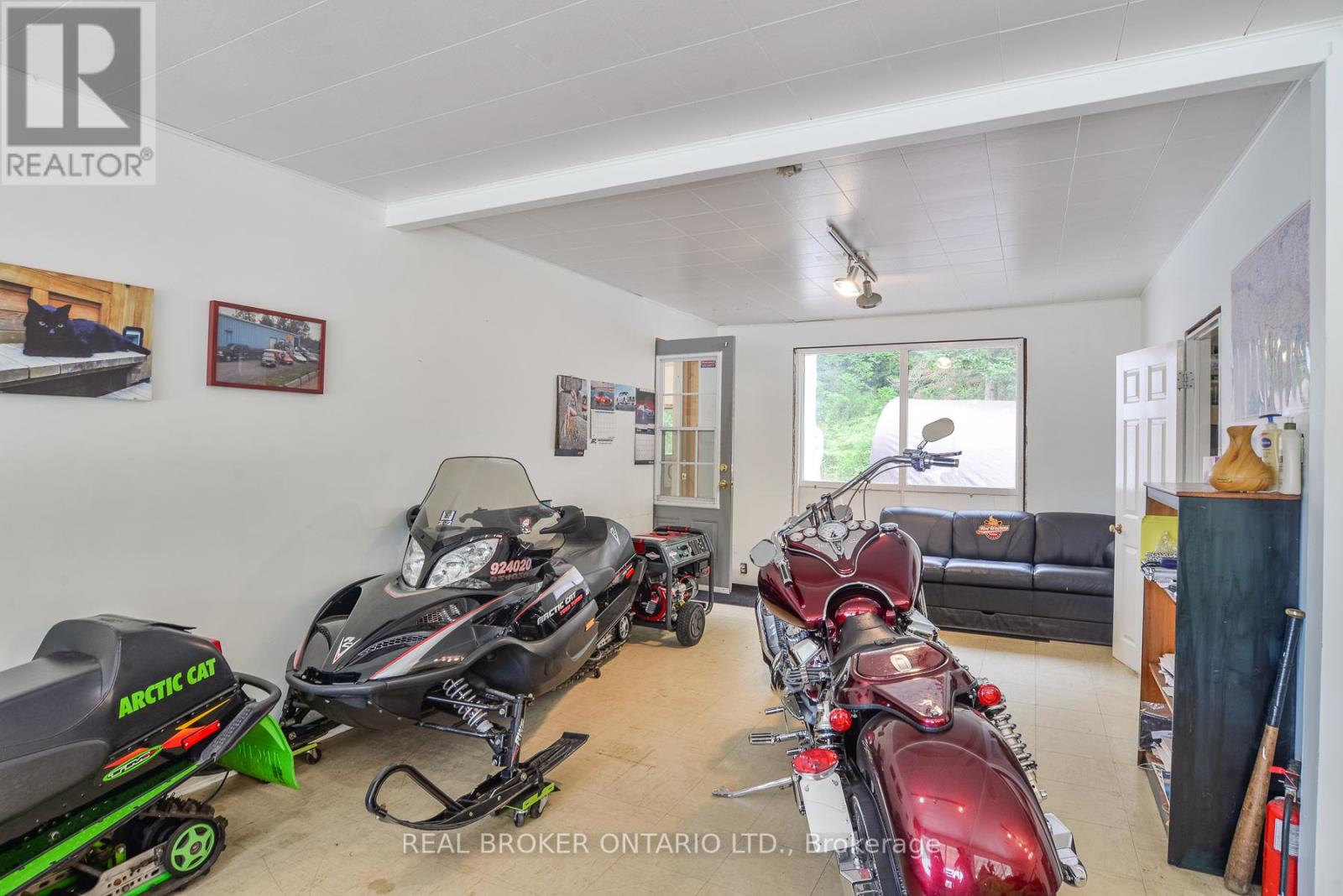 949 RAYMOND RD