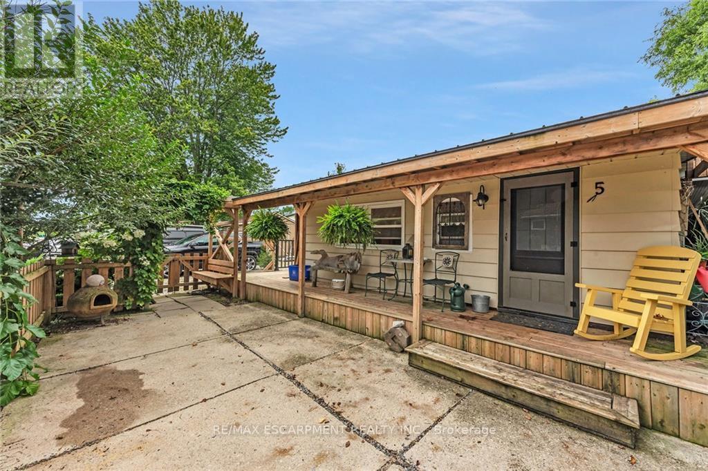 3-5 LAKEVIEW LANE