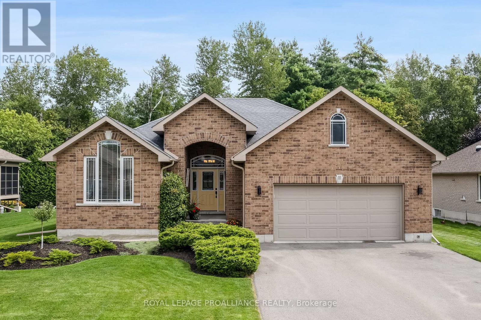 11 ALGONQUIN AVE