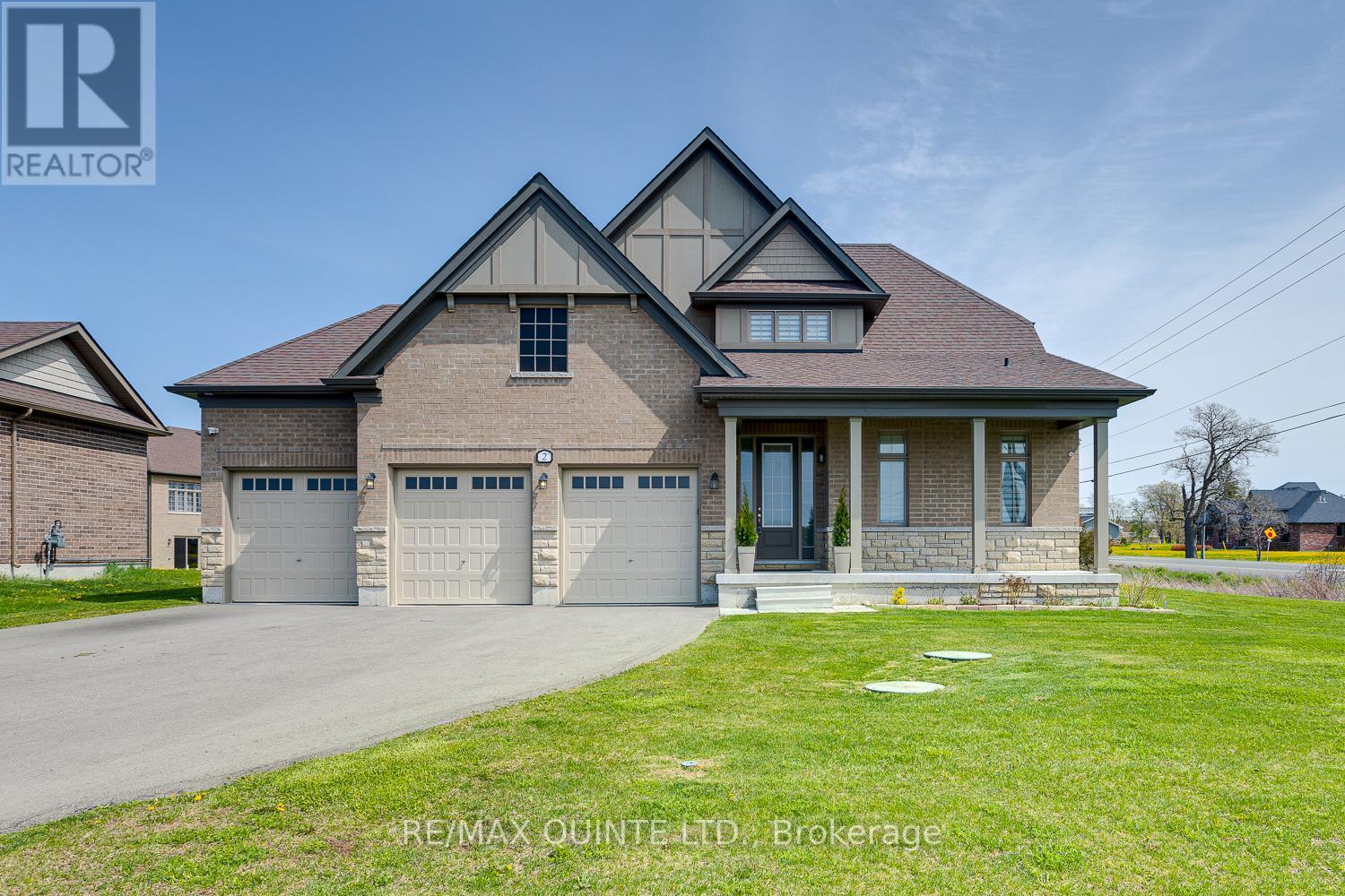 2 SUMMER BREEZE DR