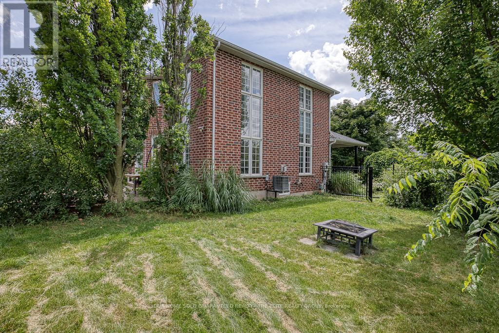 6 OWEN ST
