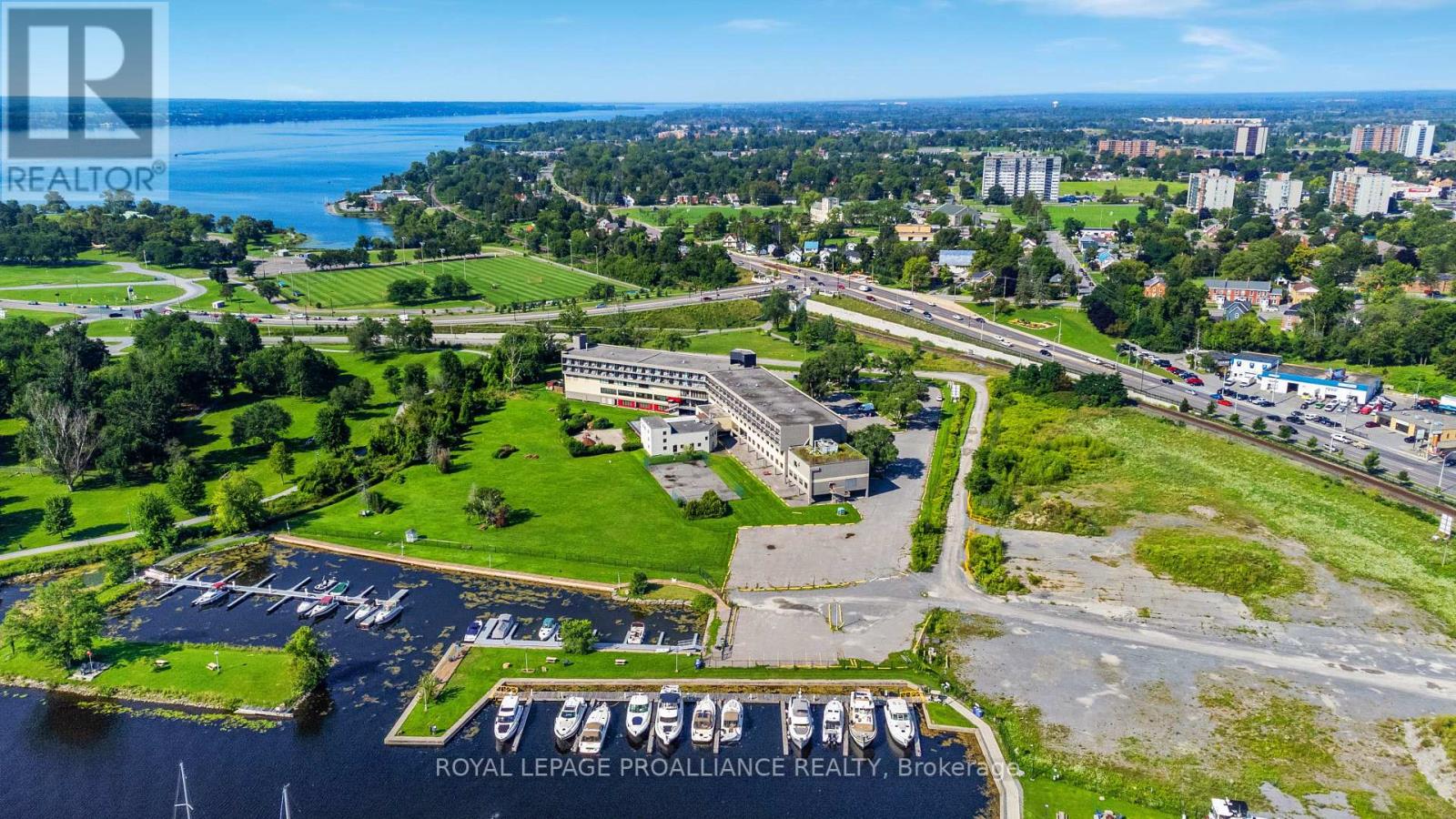 #110 -11 BAY BRIDGE RD, #110
