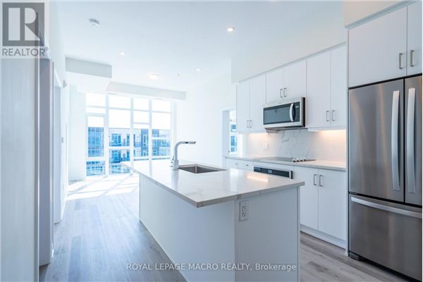 #644 -16 CONCORD PL, Grimsby