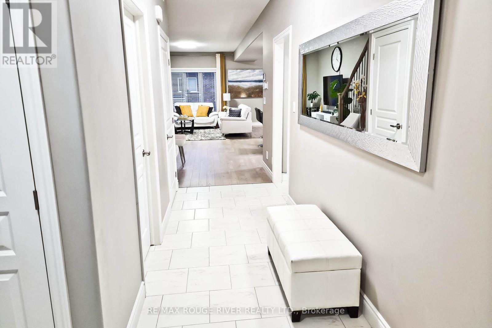 48 FARMINGTON CRES
