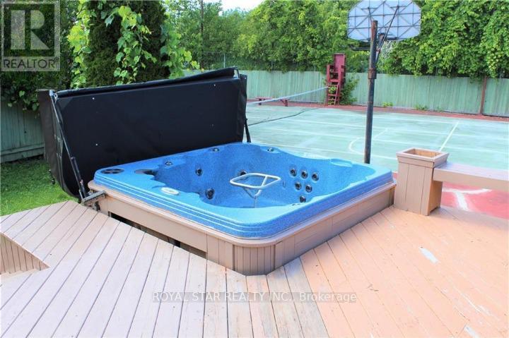 888 KENYON CRES