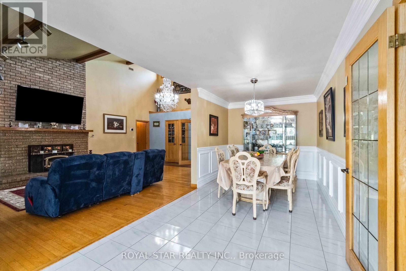 888 KENYON CRES
