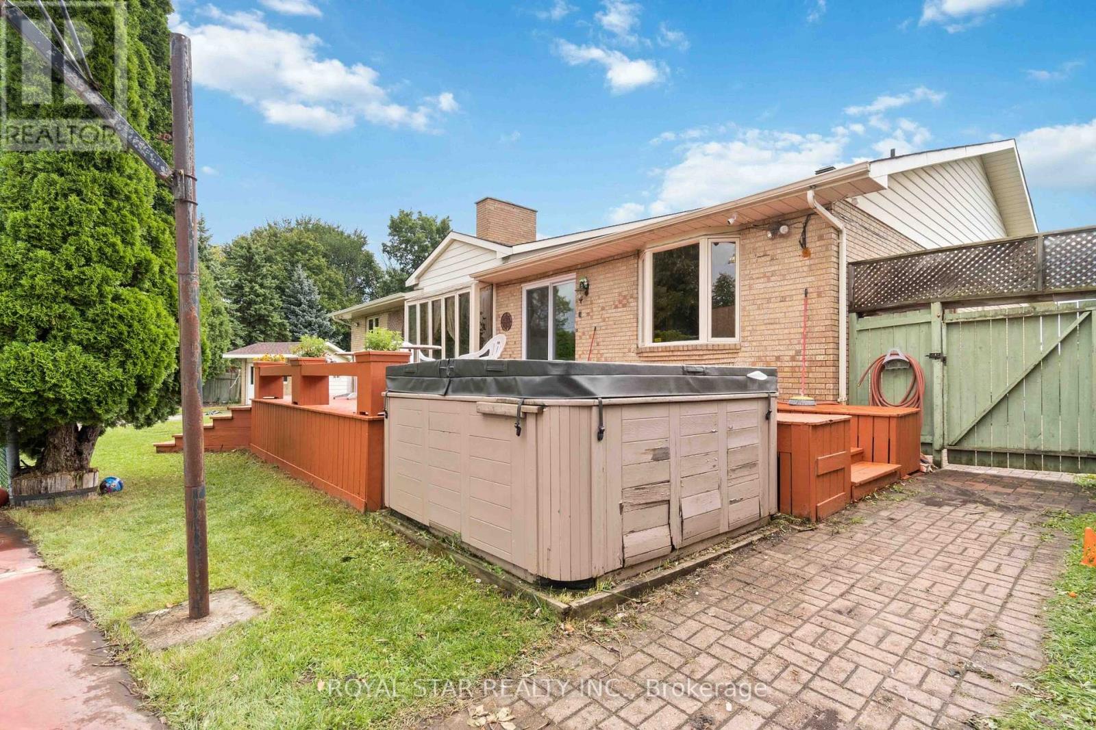 888 KENYON CRES