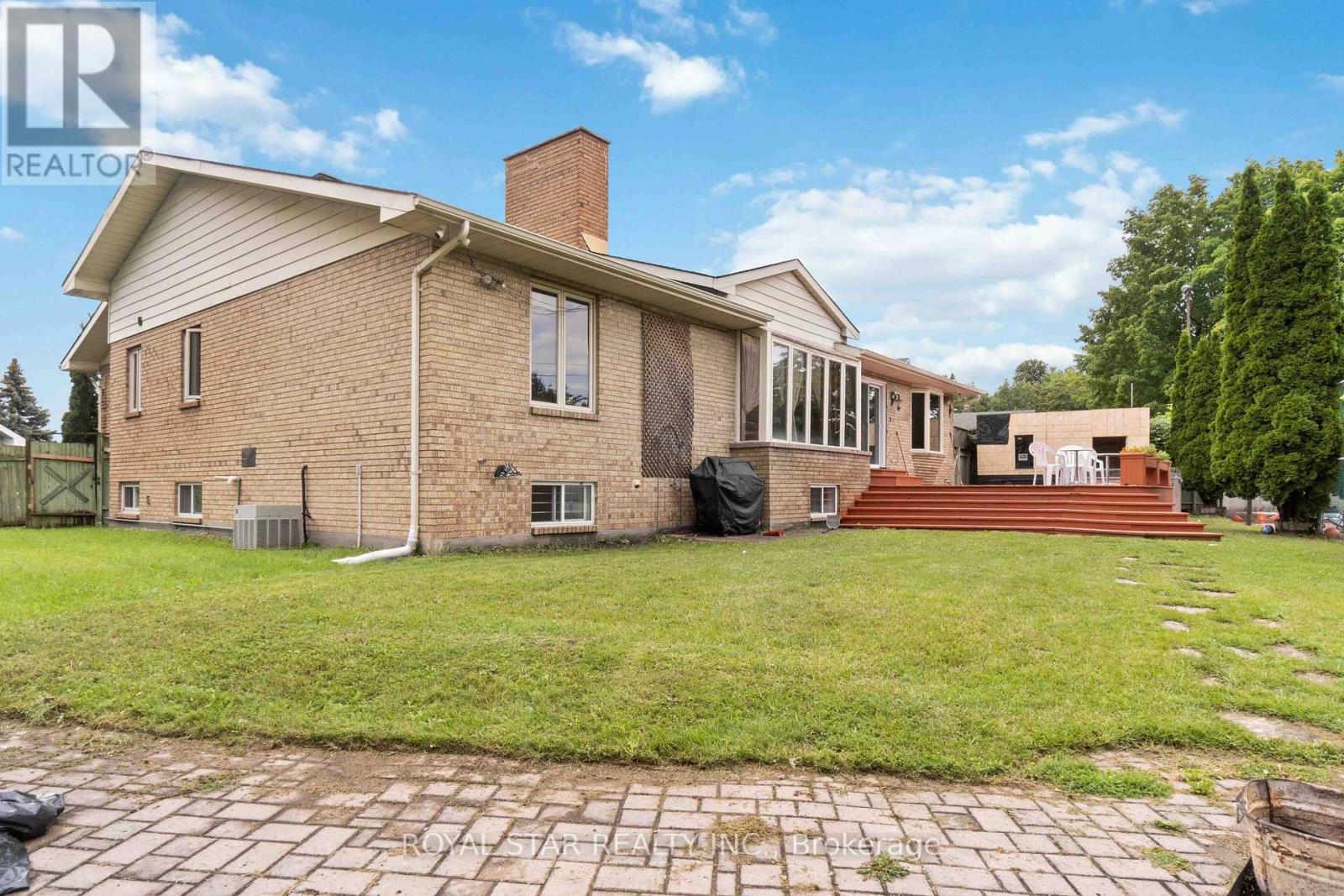 888 KENYON CRES