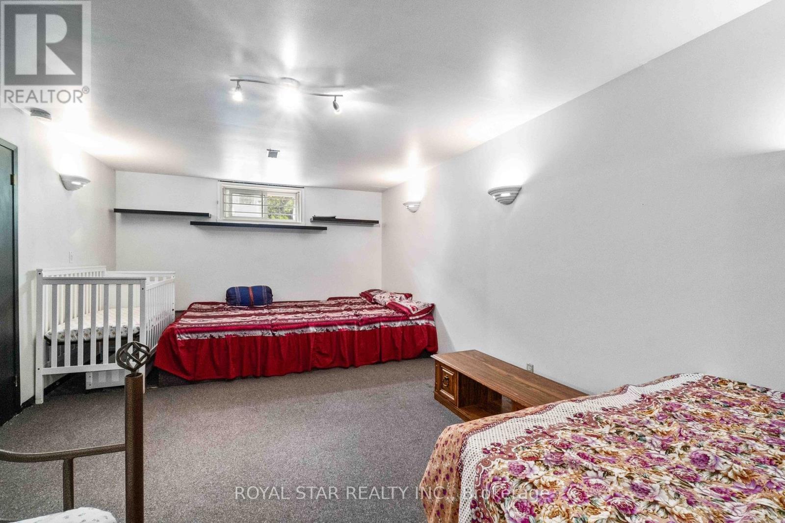 888 KENYON CRES