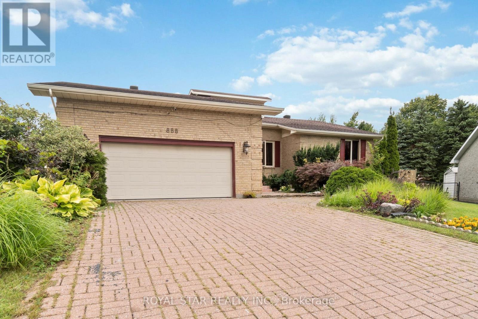 888 KENYON CRES