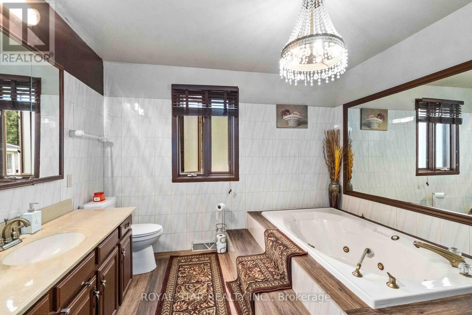 888 KENYON CRES
