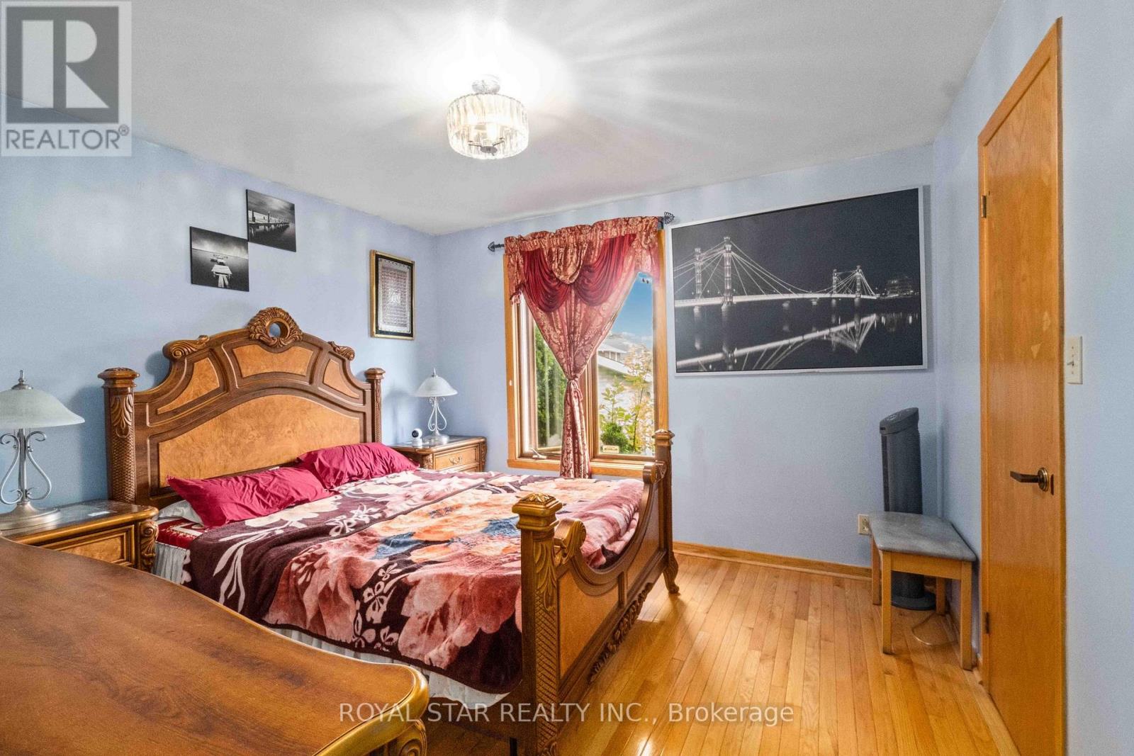 888 KENYON CRES