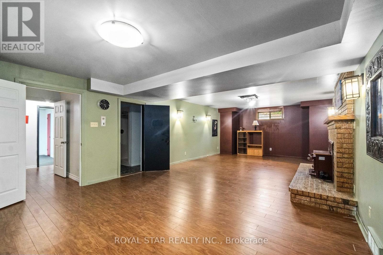 888 KENYON CRES