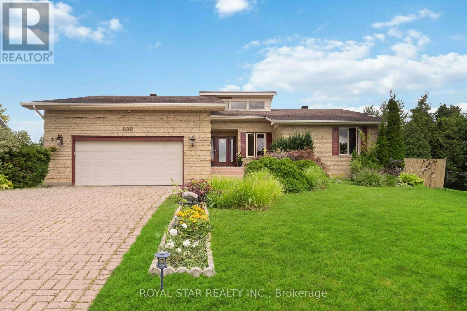 888 KENYON CRES