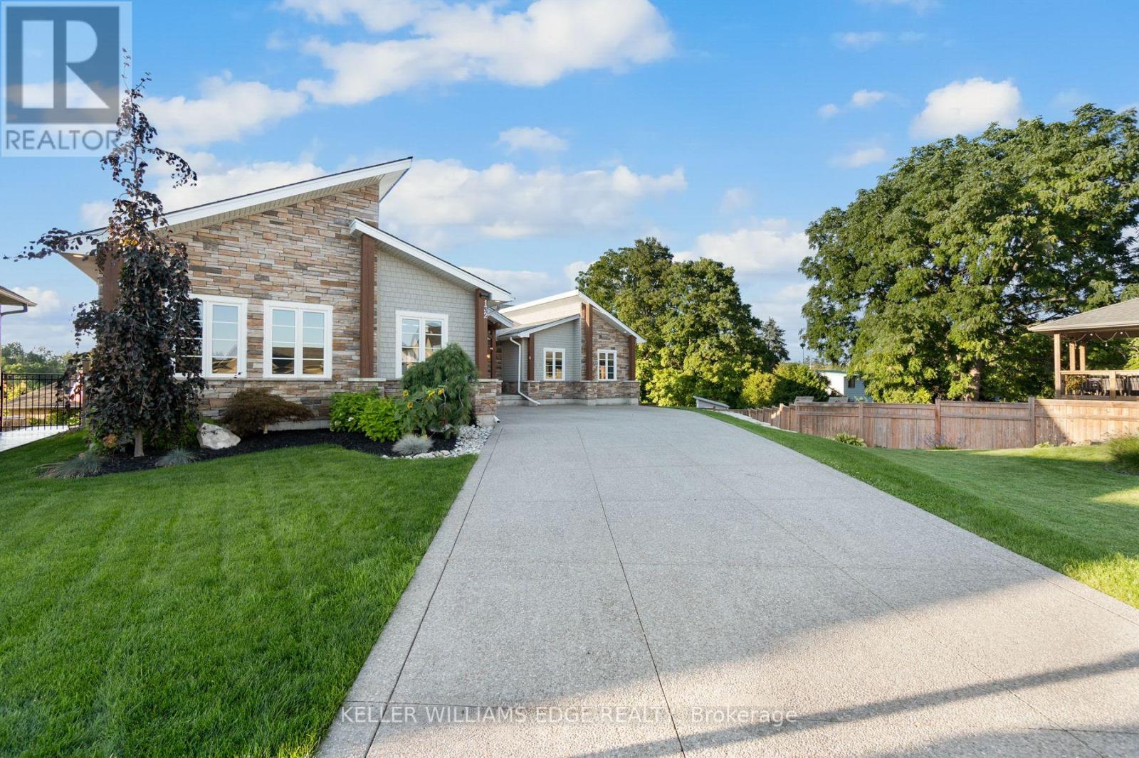 132 PARKVIEW DR