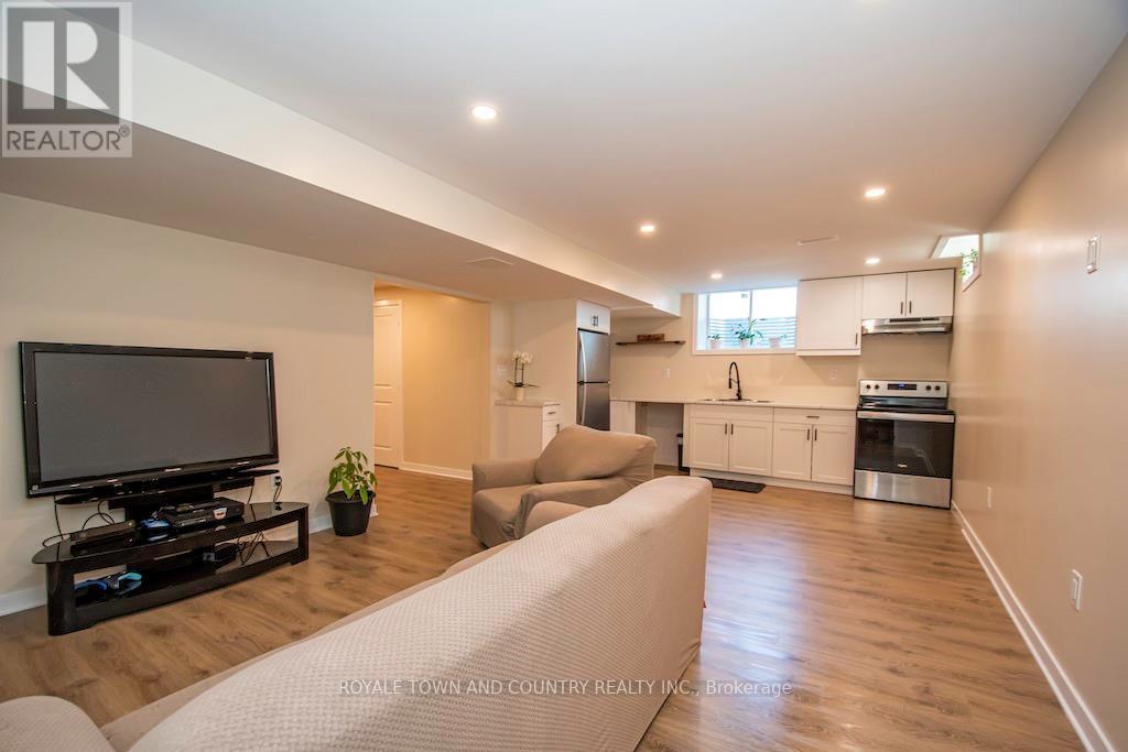 43 HANCOCK CRES