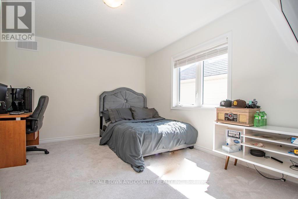 43 HANCOCK CRES