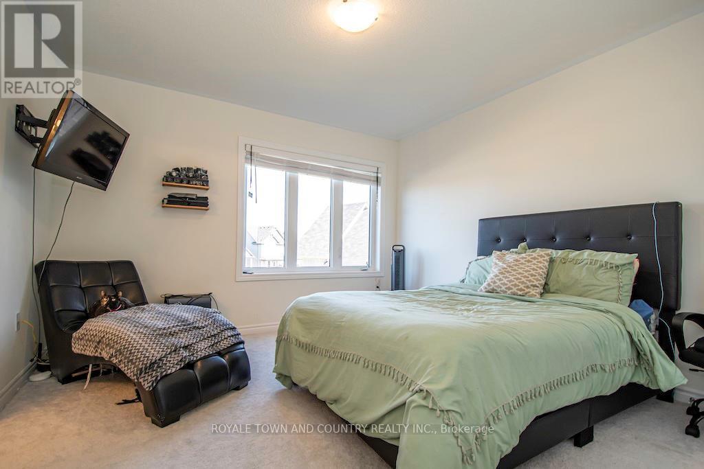 43 HANCOCK CRES