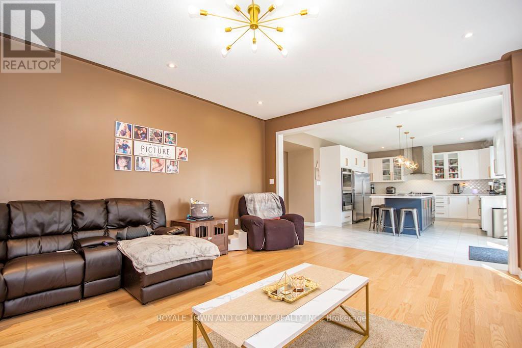 43 HANCOCK CRES