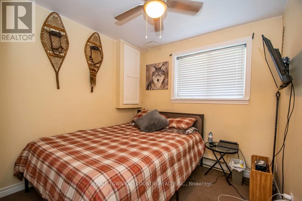 #33 -115 MARY ST W, #33