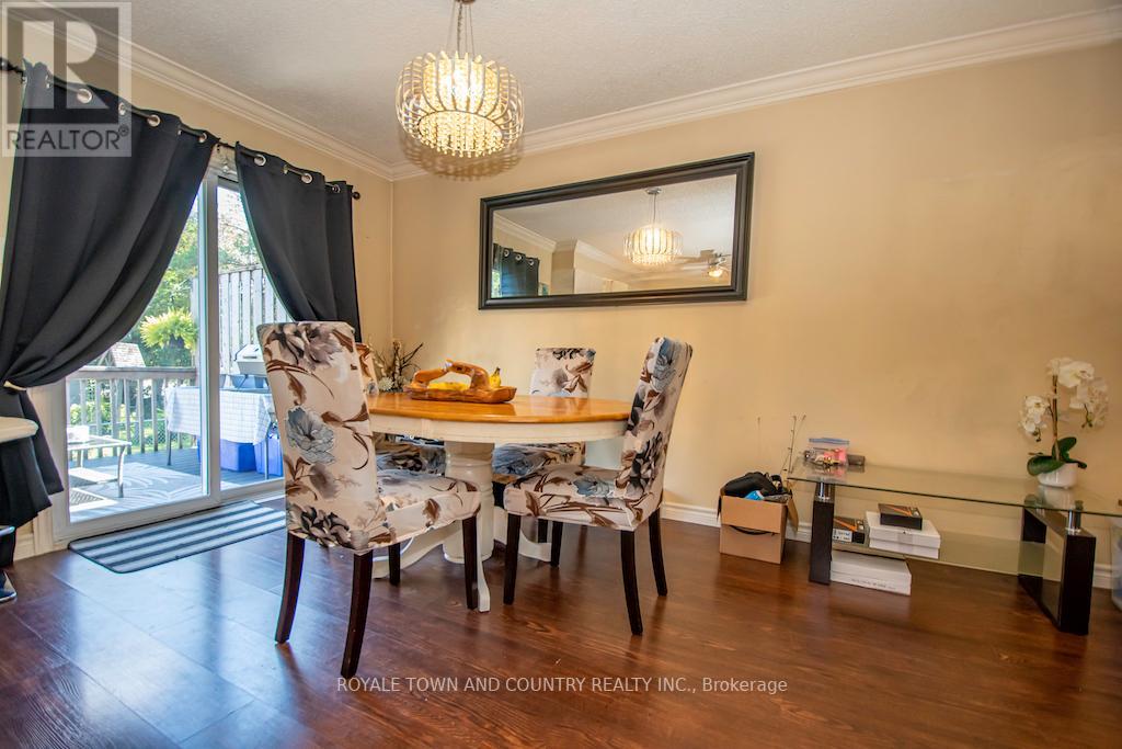 #33 -115 MARY ST W, #33