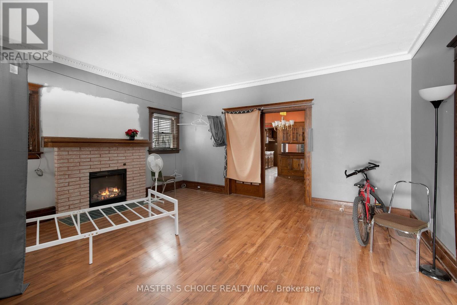 291-293 TALBOT ST W