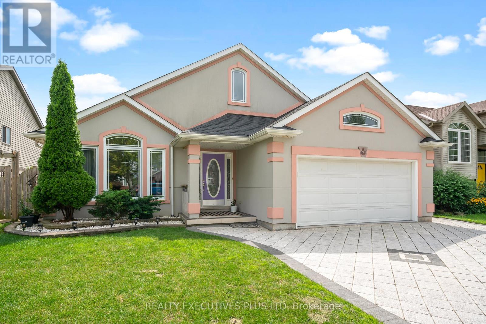 8422 HEIKOOP CRES