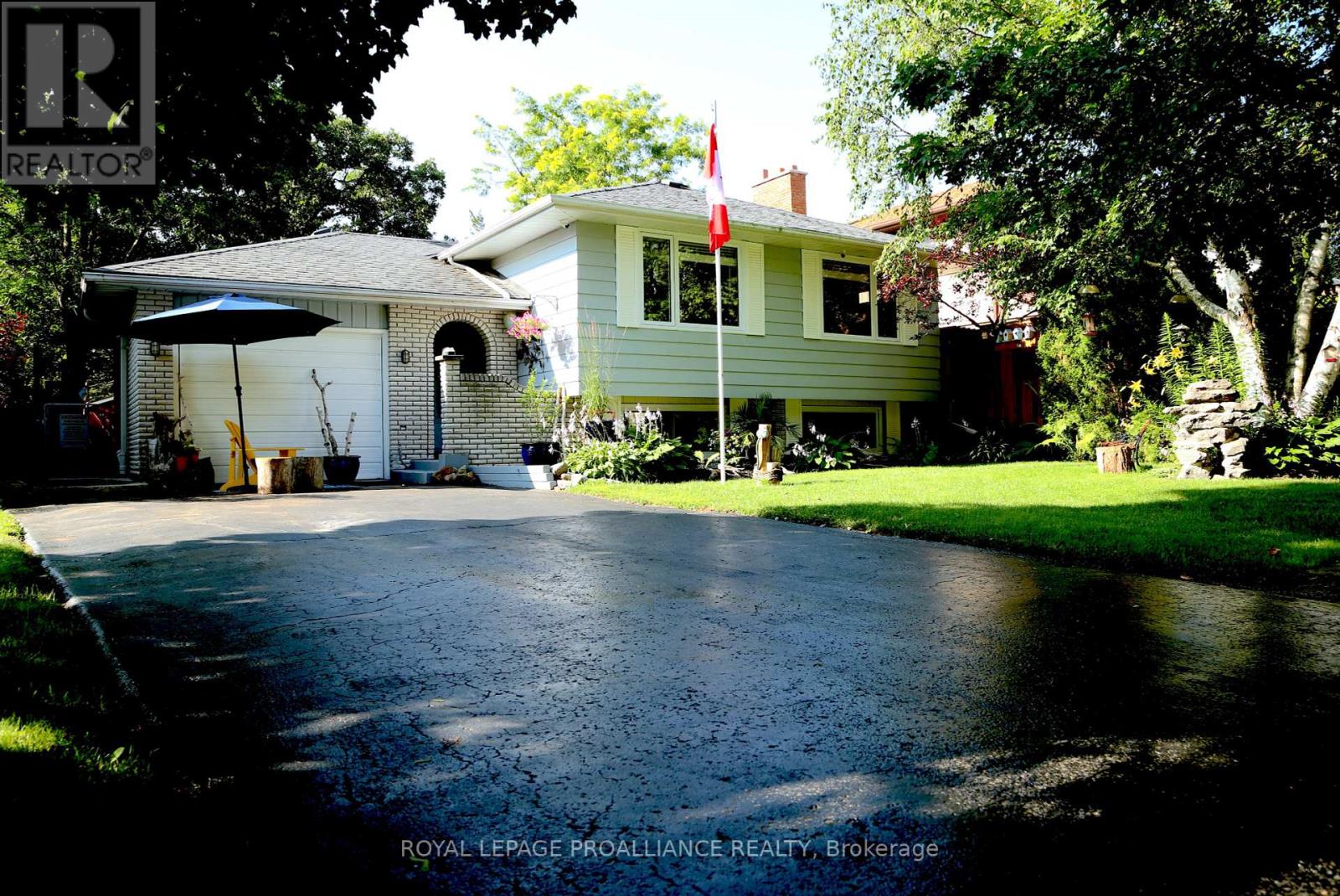 17 BRIARWOOD CRES