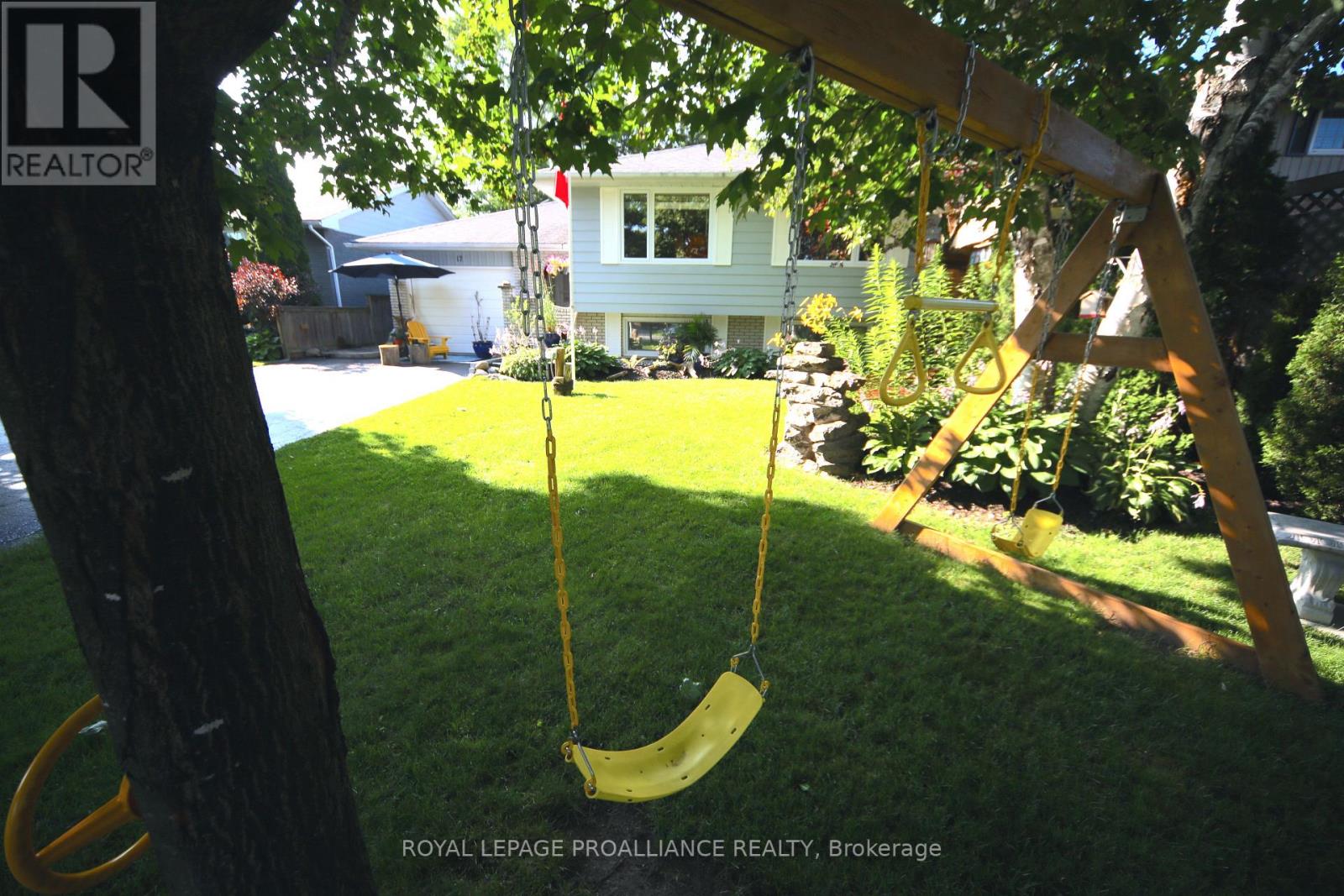 17 BRIARWOOD CRES