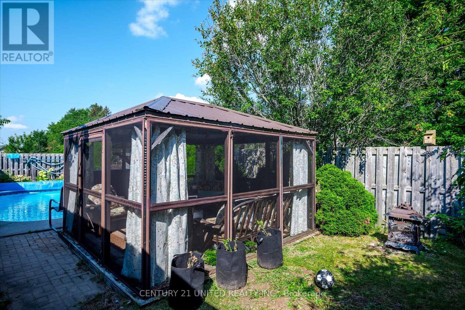 14 ROBINSON ST